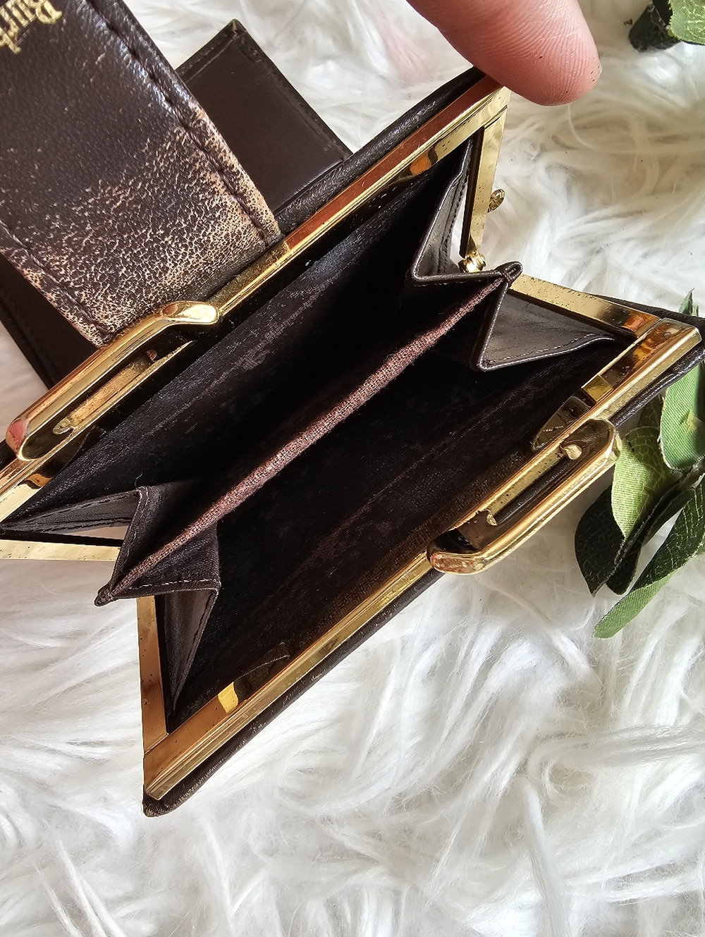 Burberry: VINTAGE 90's Preloved Wallet - Picture 8 of 10